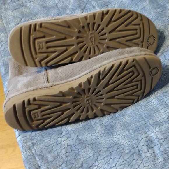 Ugg suede ankle boot - Picture 4 of 6